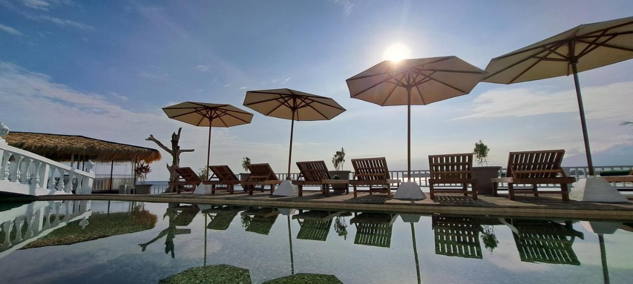 Gili Beachfront Suites 吉利特拉旺安 外观 照片