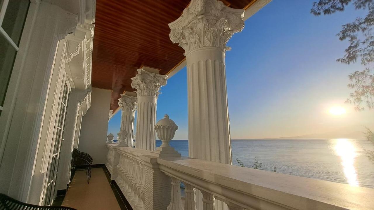 Gili Beachfront Suites 吉利特拉旺安 外观 照片